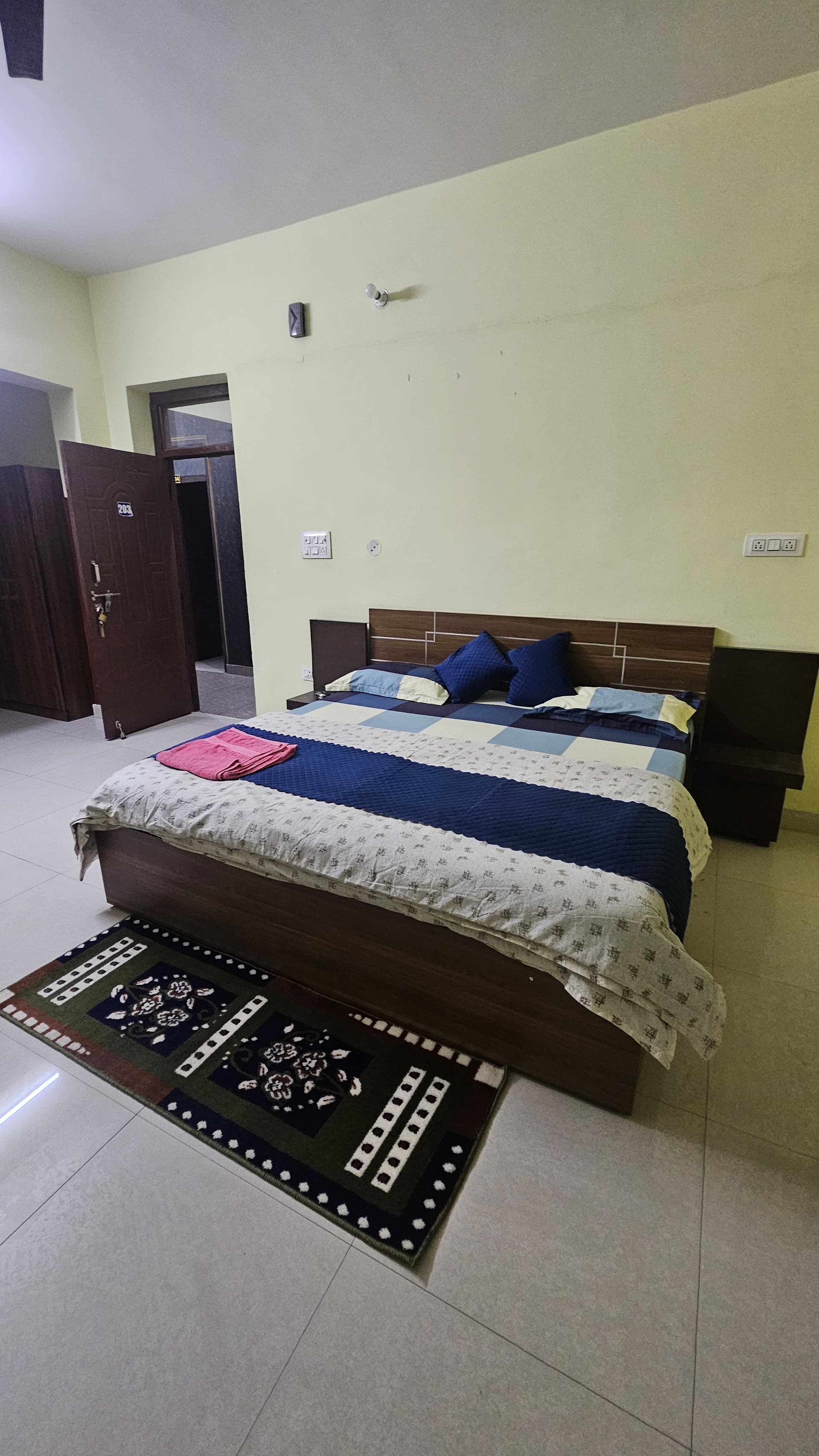 Deluxe Double Bed Room - Image 2